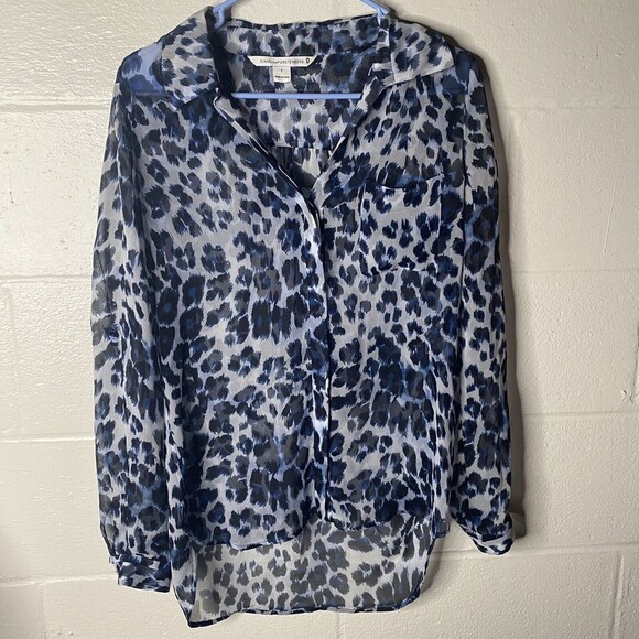 Diane von Furstenberg silk chiffon sheer Blue leopard Top sz 2 Oversized Button - Picture 2 of 10